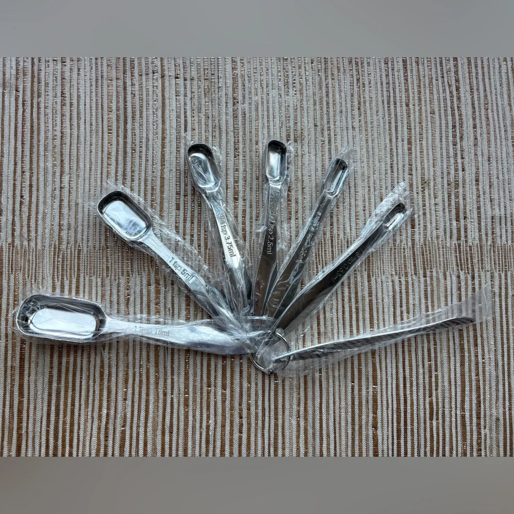 Stainless Steel Measuring Spoons Set with Leveler
